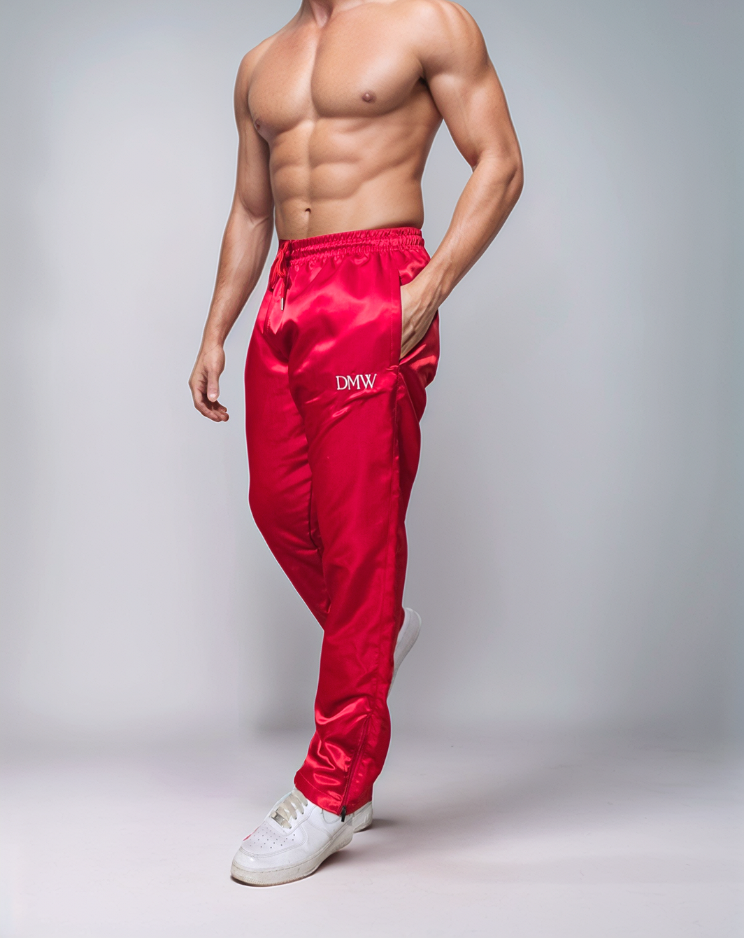 .Rote Glänzende Satin-Trainingshose – Sportliche Jogger mit Mesh-Innenfutter & seitlichen Reißverschlüssen für Komfort & Stil