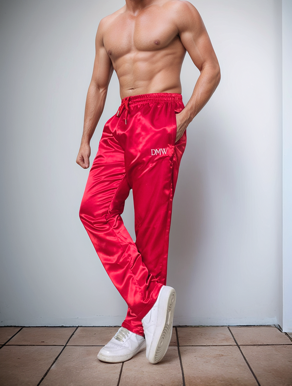 .Rote Glänzende Satin-Trainingshose – Sportliche Jogger mit Mesh-Innenfutter & seitlichen Reißverschlüssen für Komfort & Stil