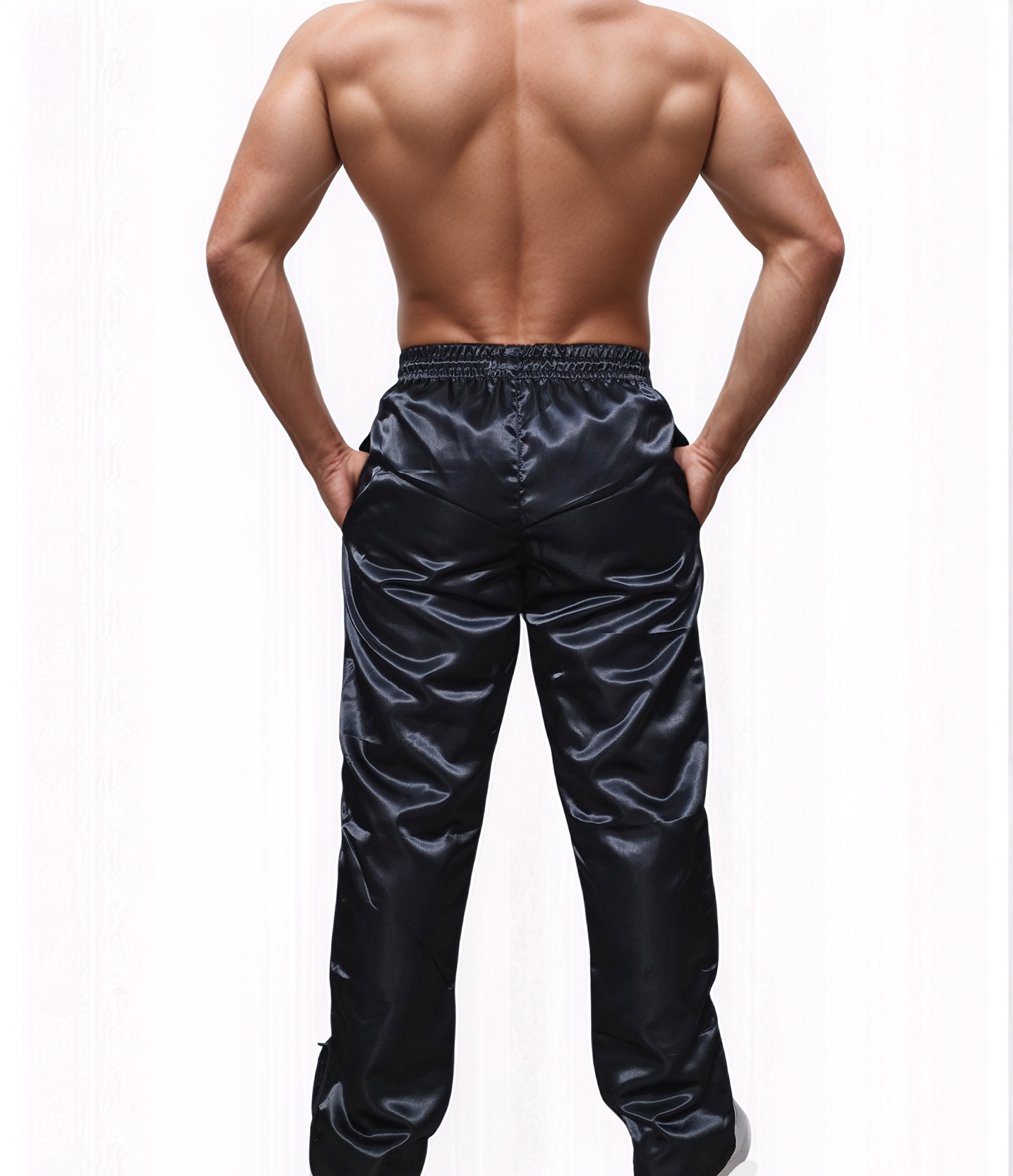 .Schwarze Glänzende Satin-Trainingshose – Sportliche Jogger mit Mesh-Innenfutter & seitlichen Reißverschlüssen für Komfort & Stil