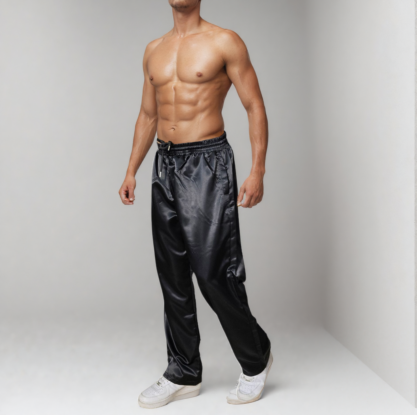 .Sportlich. Stylisch. Strahlend. Deine neue Satin-Baggy- Schwarz Hose