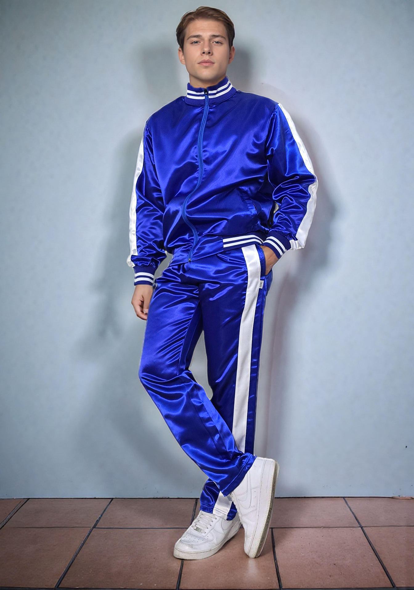 .Royal Blau  Satin Sports Jogging Suit with white Stripes.